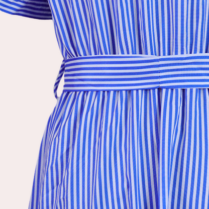 "Irina gestreepte maxi-jurk voor dames, met ceintuur, blauw en groen, zomerse uitstraling, elegant en comfortabel."