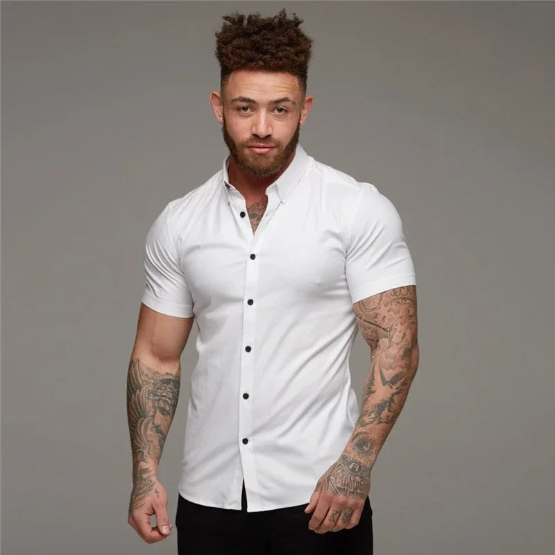 Stijlvol smart casual heren overhemd met korte mouwen. Comfortabele zakelijke herenkleding voor kantoor.