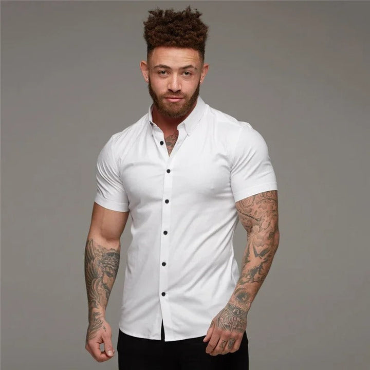 Stijlvol smart casual heren overhemd met korte mouwen. Comfortabele zakelijke herenkleding voor kantoor.