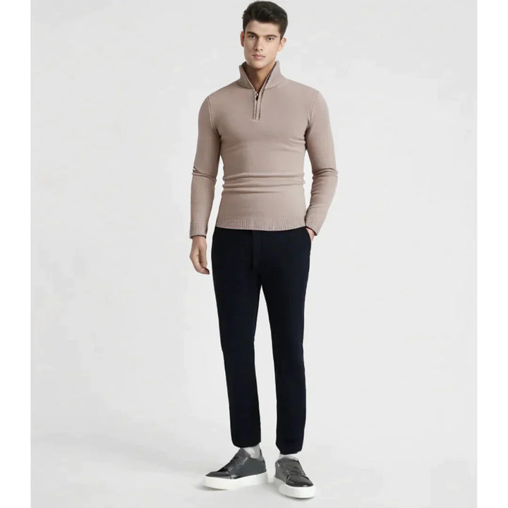 Warme heren pullover met geribbelde textuur, halve rits en opstaande kraag. Comfortabele trui voor koude dagen.