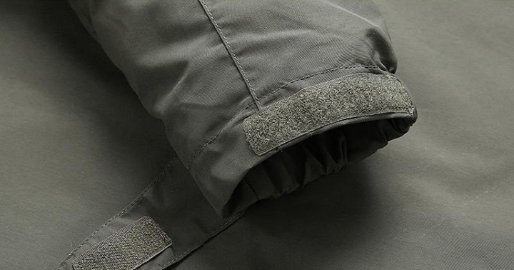 Heren waterdichte jas met capuchon, essentieel voor outdoor liefhebbers en militairen.