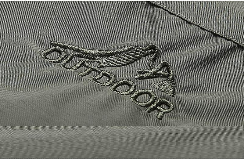 Winddichte en waterdichte herenjas, perfect voor outdoor avonturen en militaire training.