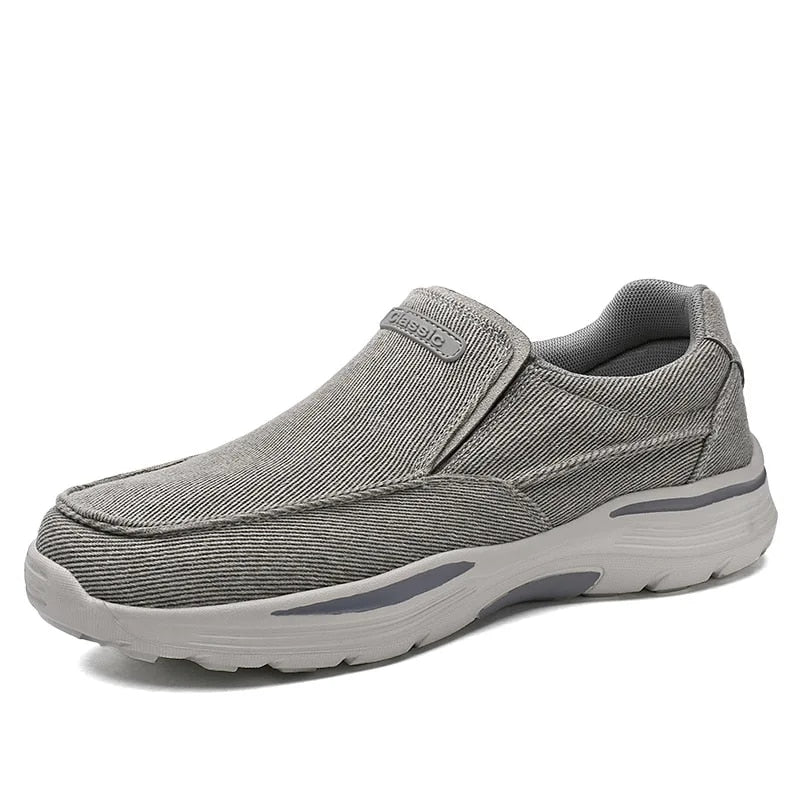 Khaki heren loafers met slip-on design, comfortabele en stijlvolle keuze voor elke dag. Voetmode.
