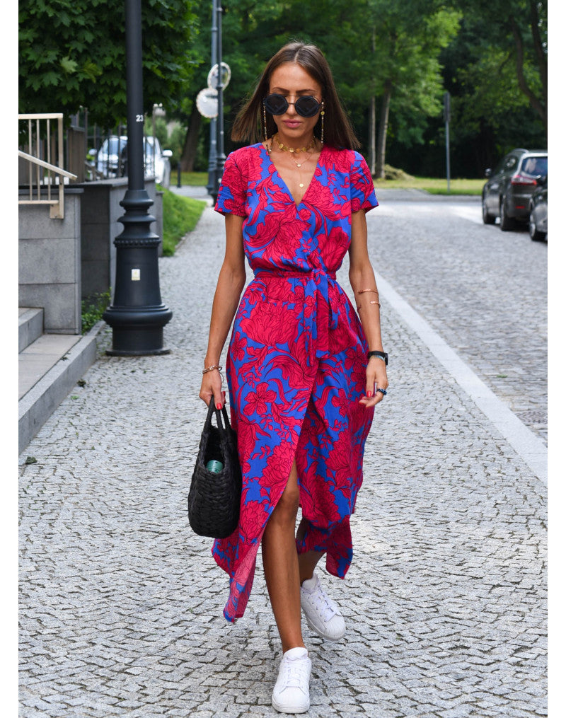 "Jade maxi jurk met levendige bloemenprint, V-hals en hoge split; ideale zomerse damesjurk voor strand of feest."