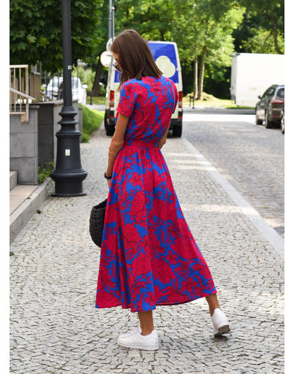 "Jade maxi jurk met levendige bloemenprint, V-hals en hoge split; ideale zomerse damesjurk voor strand of feest."