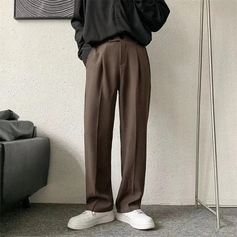 Tijdloze heren rechte broek voor formele of casual chic stijl. Comfortabele pasvorm, perfect voor elk seizoen.