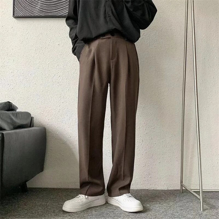 Tijdloze heren rechte broek voor formele of casual chic stijl. Comfortabele pasvorm, perfect voor elk seizoen.