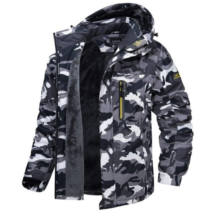Heren winterparka met capuchon, waterdichte ritsen en warme voering, ideaal voor winterse omstandigheden en buitenactiviteiten.