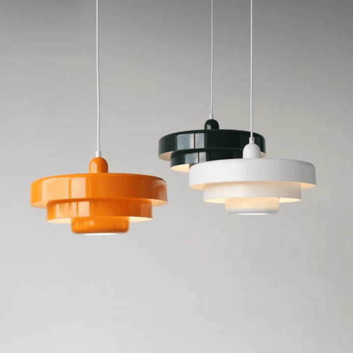 Moderne woonkamer hanglamp, driefase, in vrolijke macaron kleuren.
