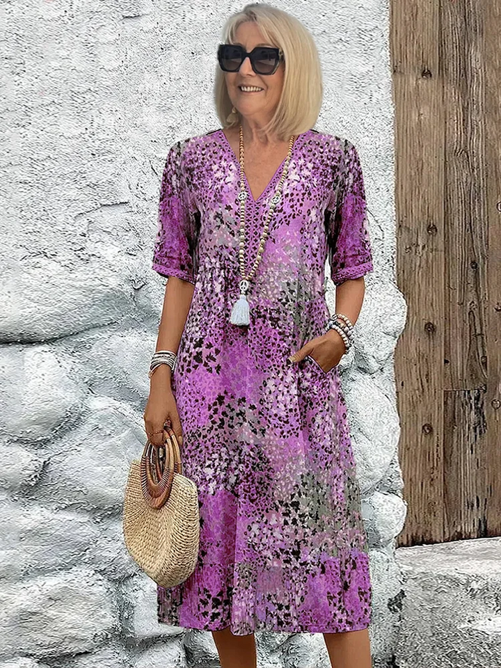 Elegante casual A-lijn midi jurk voor dames met vrolijke print, V-hals en handige zakken. Voor lente en zomer.