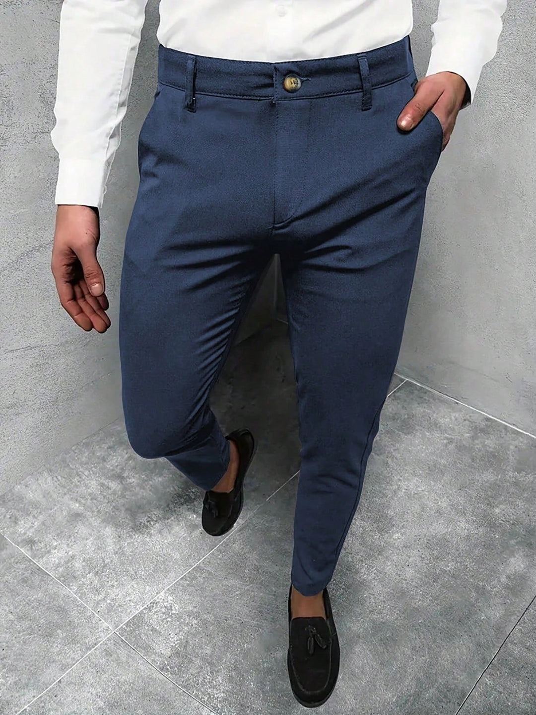 Stijlvolle pantalon voor mannen, rechte pijpen design, ideaal voor zakelijke of casual gelegenheden.