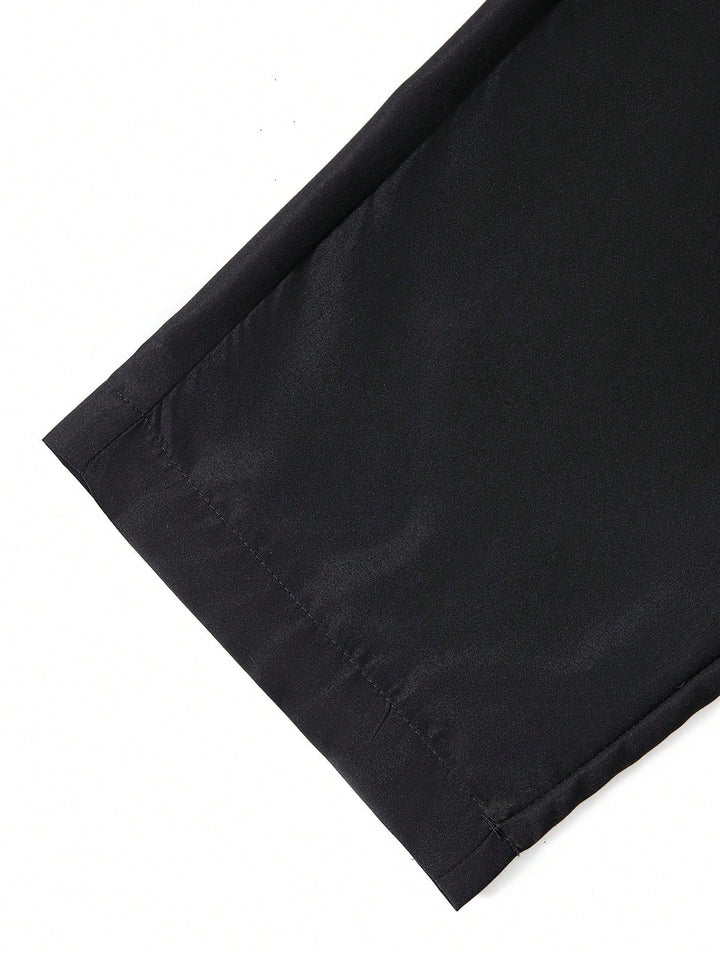 Man draagt comfortabele, stijlvolle casual broek met rechte pijpen in een lente/herfst setting.