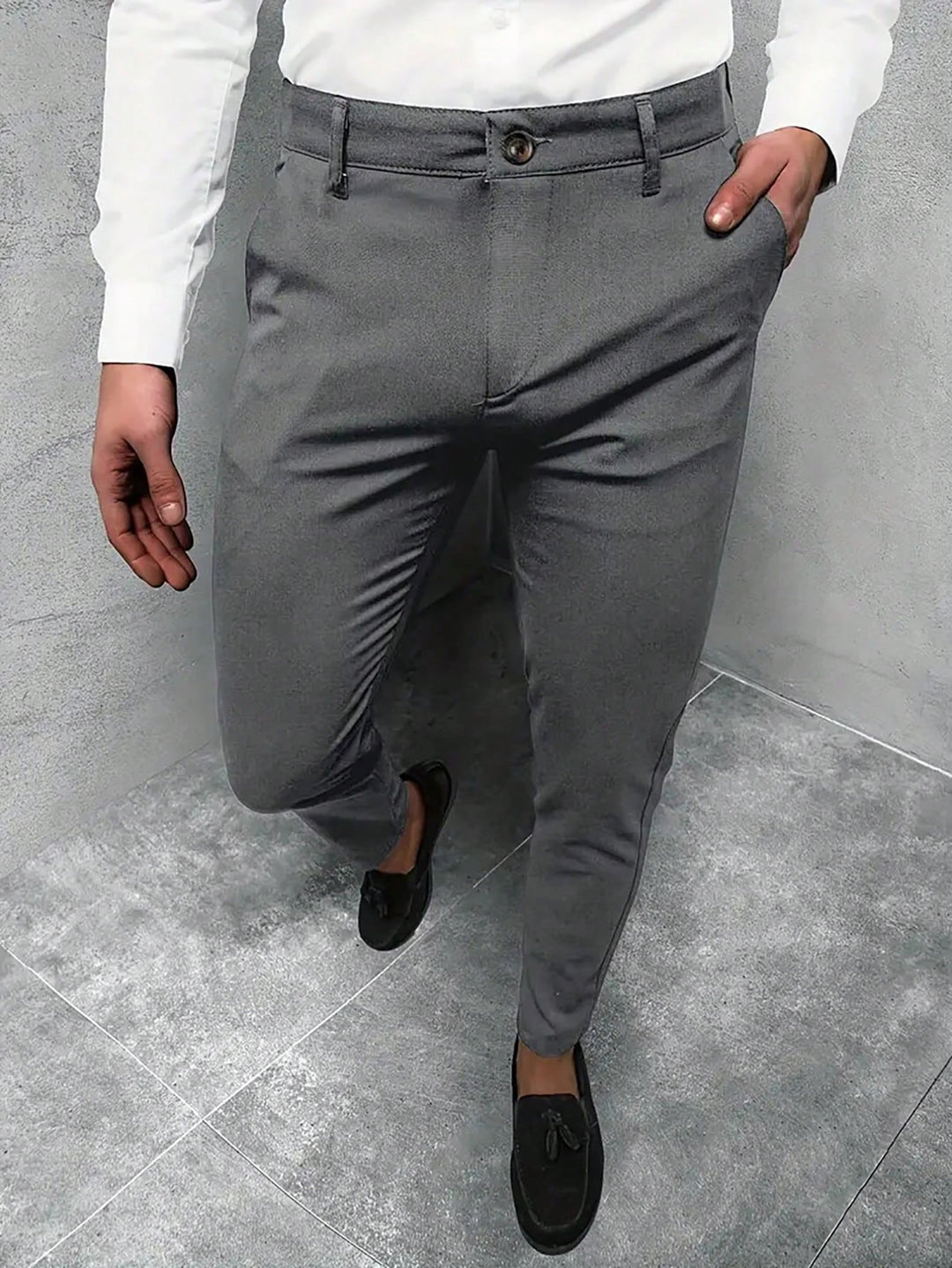 Heren casual broek met rechte pijpen van comfortabele katoenmix, stijlvol voor lente en herfst.