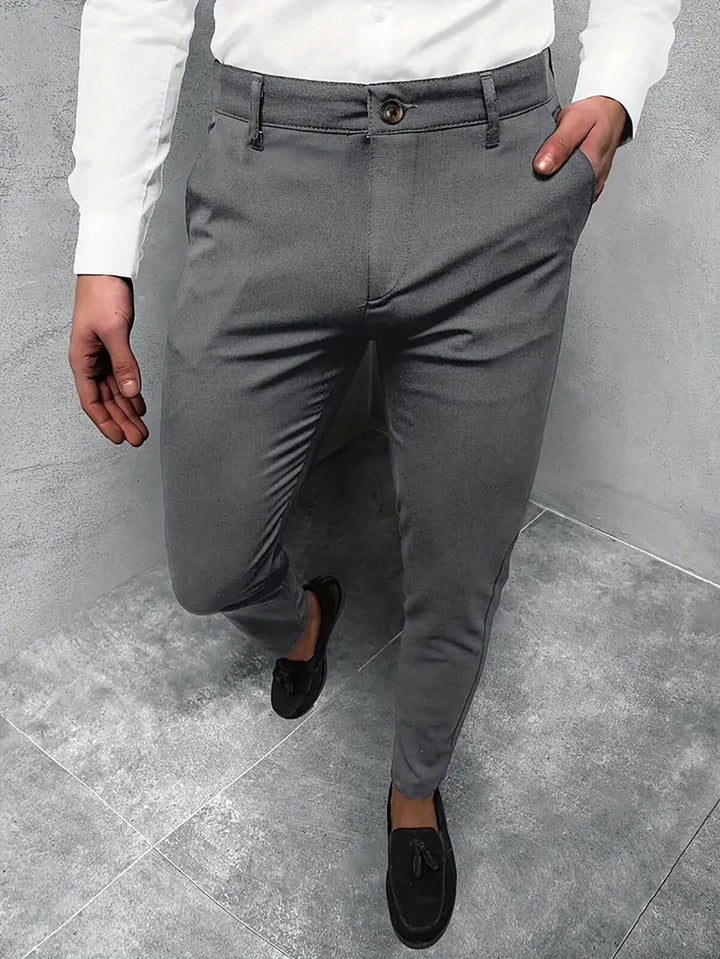 Trendy mannenbroek met rechte pijpen, combineert comfort met een eigentijdse, casual look.