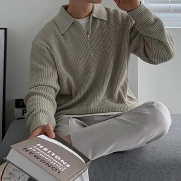 Opstaande kraag van de heren pullover met halve rits, beschermt tegen kou.