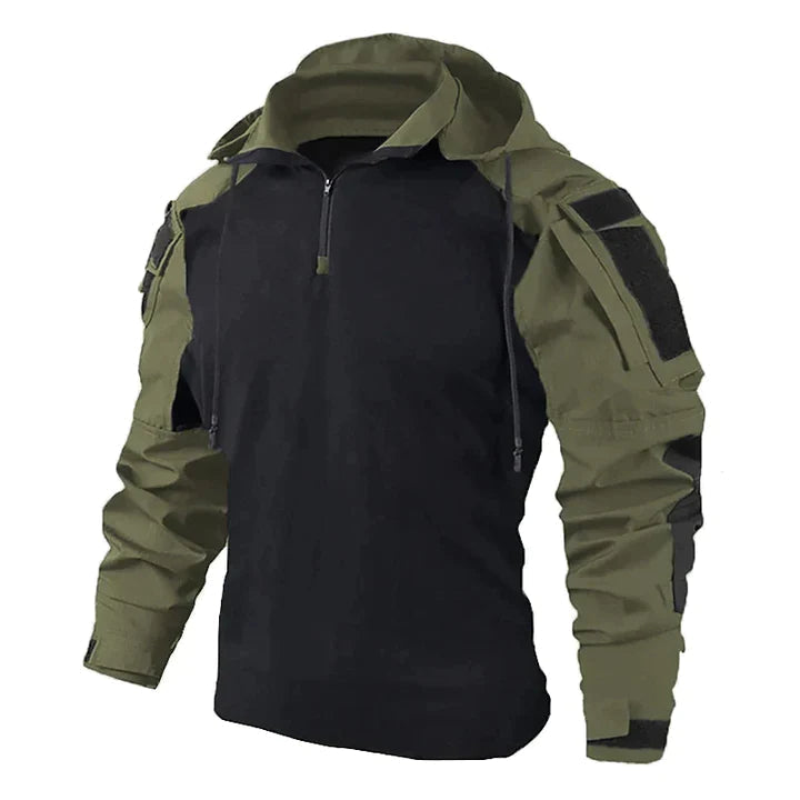 Detailfoto van een slimfit herenpullover met capuchon en tactische elementen; perfecte herfst/winter trui.