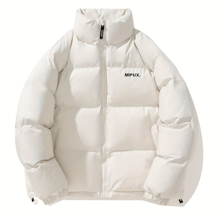 Essentiële heren winterjas, heuplang en comfortabel. Winddicht pufferjack met opstaande kraag, perfect voor alle mannen.
