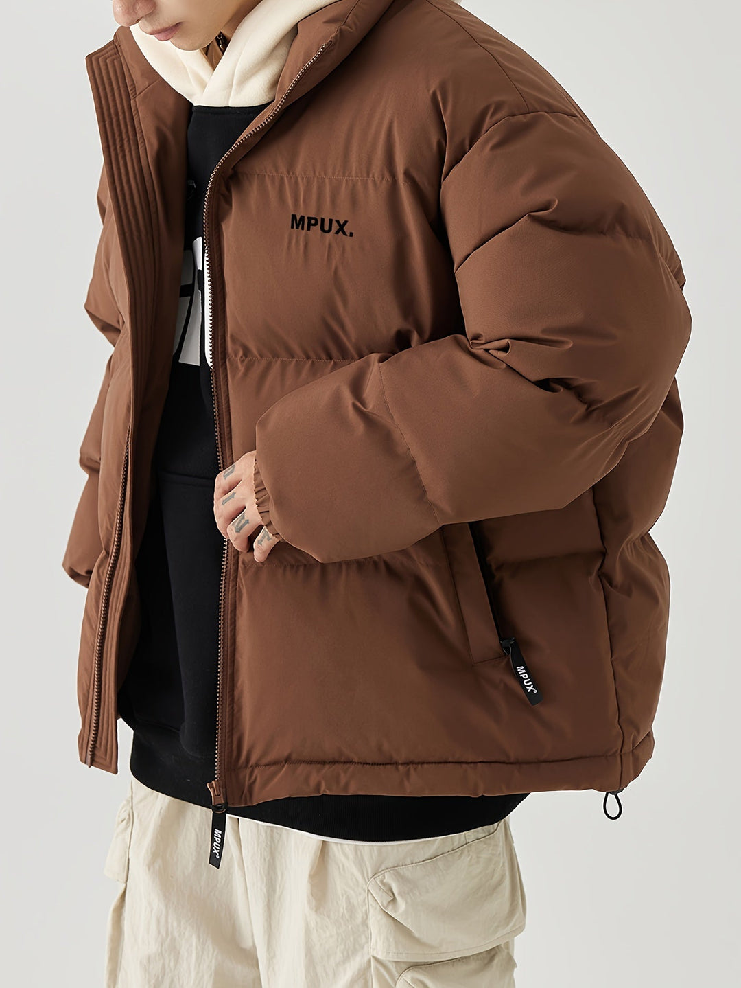 Warme, winddichte heren winterjas. Comfortabel pufferjack met opstaande kraag, ideaal voor koude outdoor dagen.