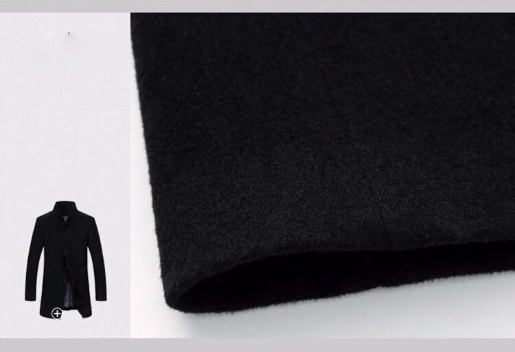 Donkerblauwe wollen peacoat, lange winterjas met tijdloze herenmode-uitstraling.