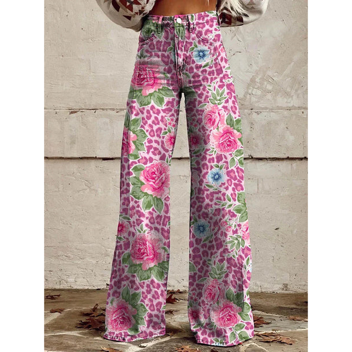 Modieuze dames wijde pijpen broek met stoere luipaardprint. Comfortabele polyester broek voor trendy look.