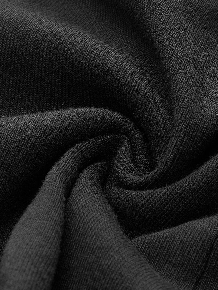 Zwarte dames wintertrui met elegante hoge kraag en verfijnd ribpatroon, ideaal voor de herfstcollectie.