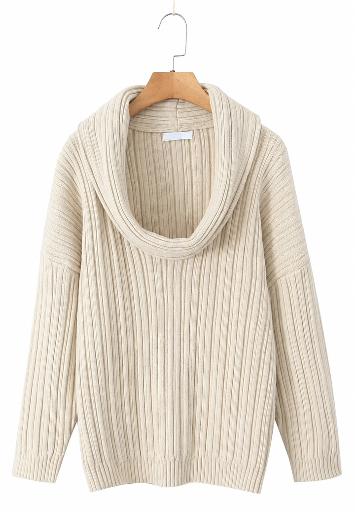 Chic en trendy: asymmetrische damestrui met blote schouder. Stijlvolle éénmaat pullover, perfecte vrouwenkleding.