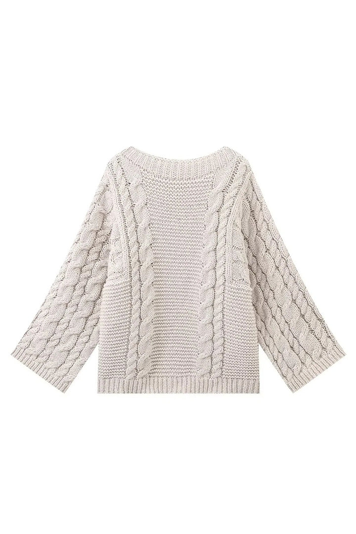 Trendy oversized Nerina trui met gedetailleerd gevlochten breipatroon, een must-have voor elke damesgarderobe.