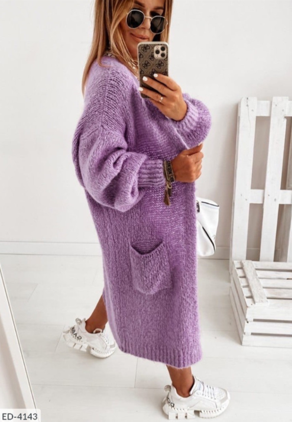 Stijlvol lang gebreid damesvest met zakken, perfect voor comfort en warmte in herfst en winter.
