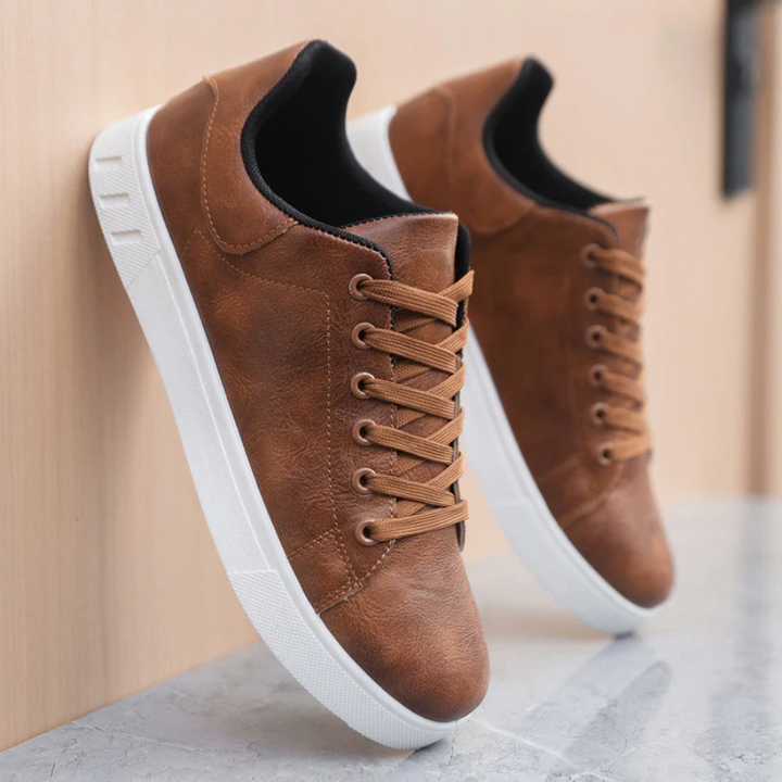 Moderne herensneakers met veters, een stijlvolle keuze voor casual outfits. Comfortabele trendy lage schoenen.