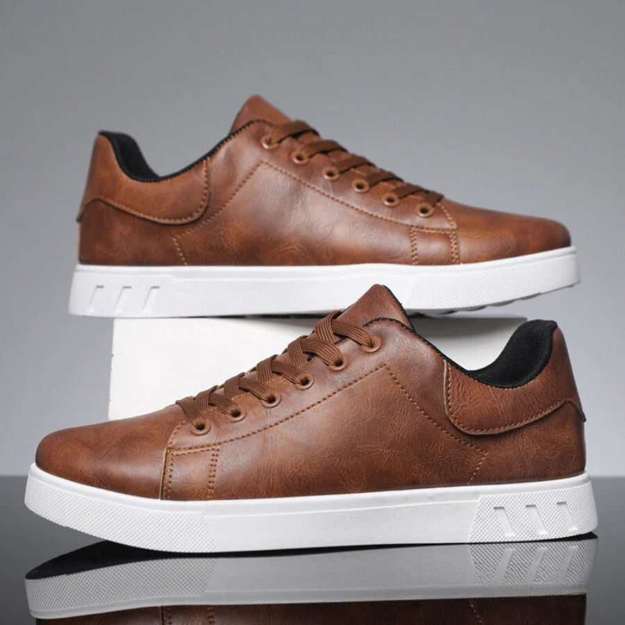 Zwarte heren casual vetersneakers voor elke dag. Comfortabele en stijlvolle lage schoenen, ideaal voor vrije tijd.