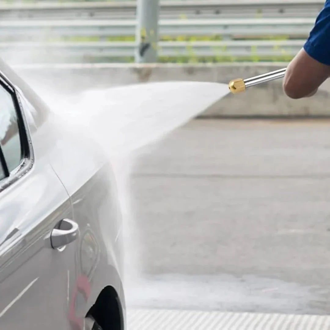 Detail van verstelbaar hogedruk mondstuk tuinslang; diverse waterstralen voor optimale schoonmaak.
