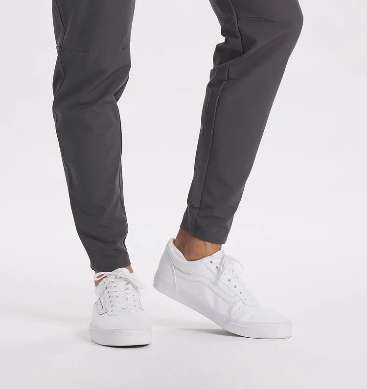 Bruine heren stretch chino, winterbroek die comfort en stijl combineert, slimfit model.