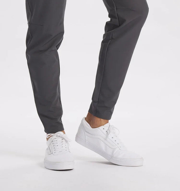 Bruine heren stretch chino, winterbroek die comfort en stijl combineert, slimfit model.