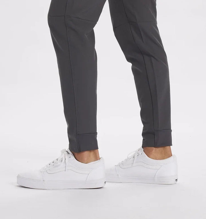 Klassieke heren chino broek met stretch, ideaal voor de winter, biedt comfortabele pasvorm.