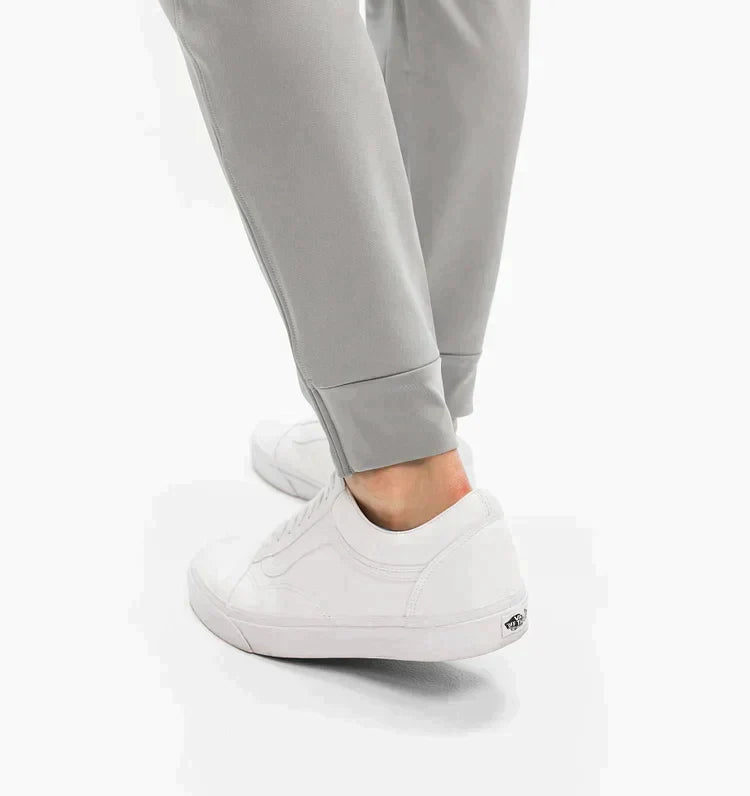 Heren winterkleding: stretch chino broek met casual uitstraling en optimale bewegingsvrijheid.