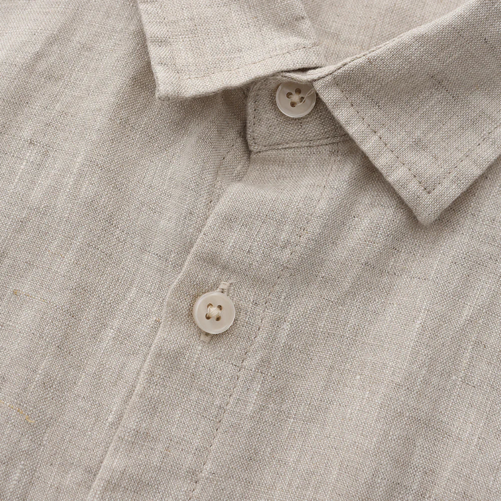 Beige heren linnen overhemd, korte mouwen, relaxte pasvorm. Ideaal zomershirt voor elke gelegenheid.
