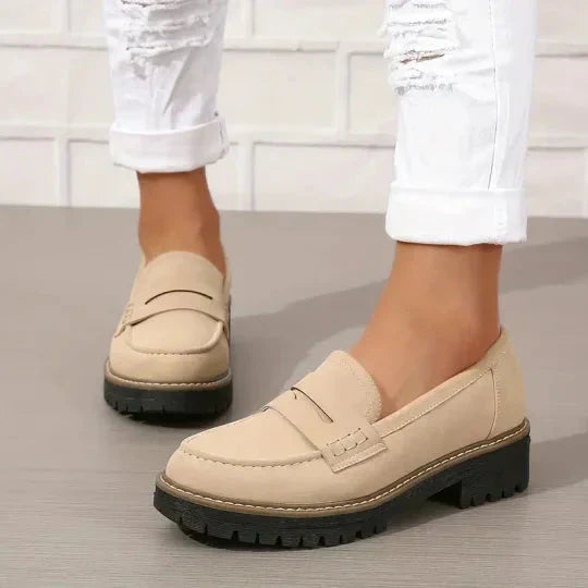 Stijlvolle dames platform instappers met grove zool, perfect voor een modieuze casual look en comfort.