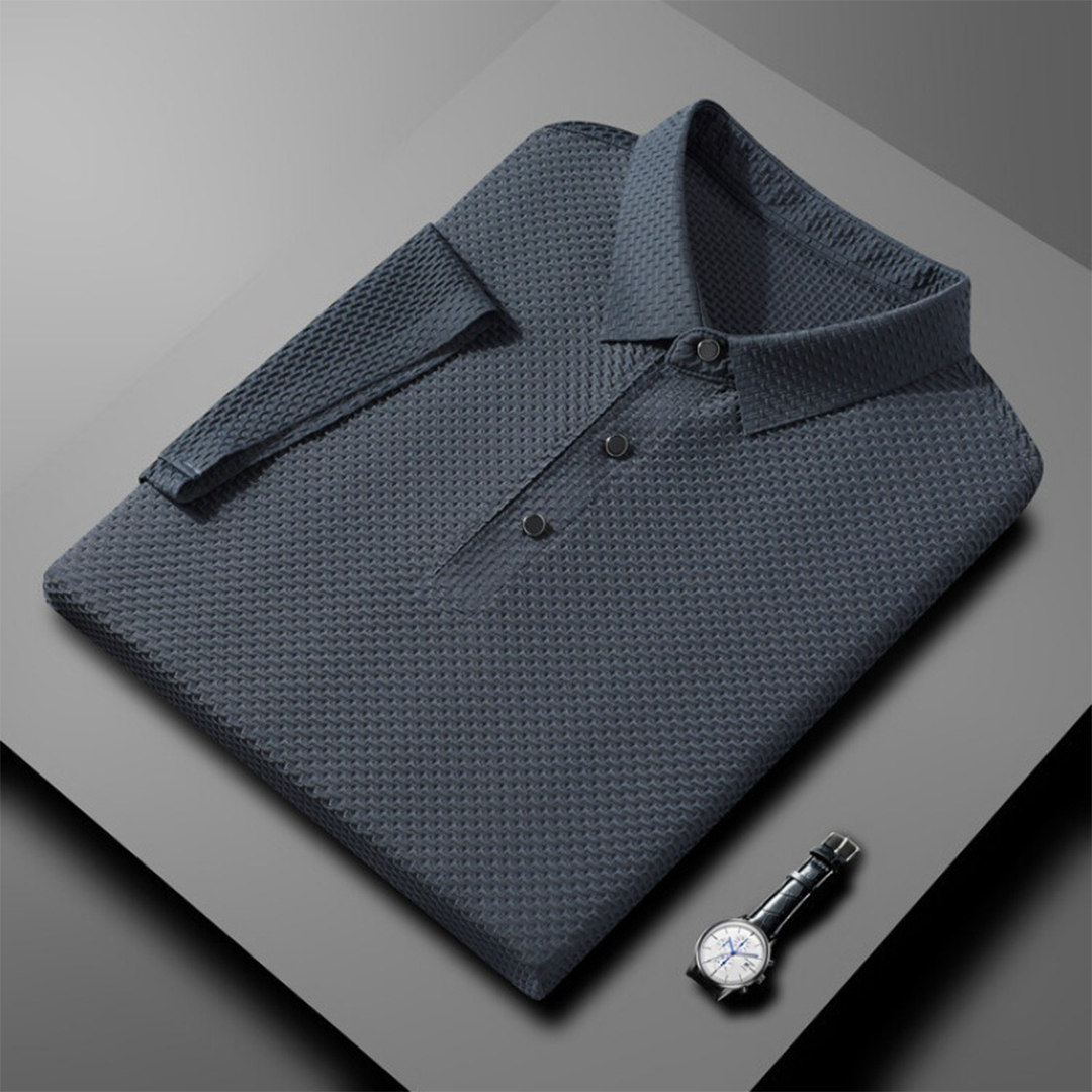 Heren polo met knoopkraag, een stijlvolle toevoeging aan elke herenkleding garderobe. Veelzijdig en modern.