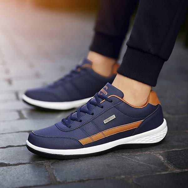 Blauwe ultralichte herensneakers, comfortabel en sportief, met vetersluiting voor een casual alledaagse stijl.