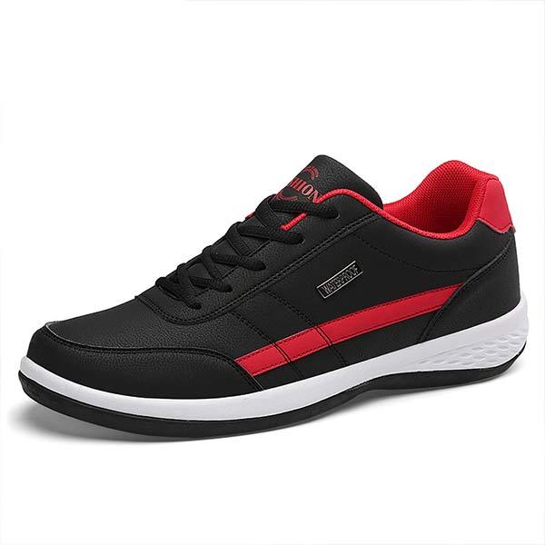 Witte ultralichte herensneakers, casual en sportief, met veters voor optimaal dagelijks comfort en een frisse look.