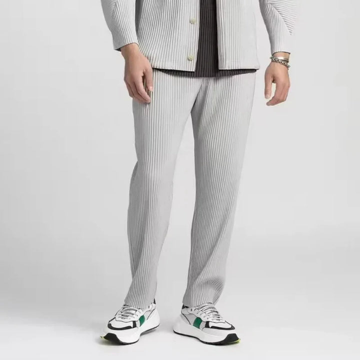 Heren geribbelde katoenen pantalon, taps toelopend, ideaal voor casual comfort en stijl. Beschikbaar in grijs.