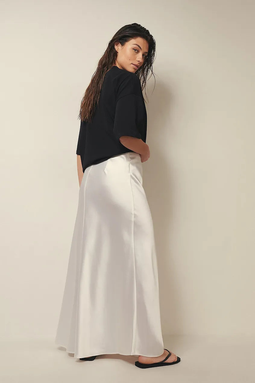 Witte damesrok Leona met hoge taille, elegant en fris voor lente en zomer, casual of chique.