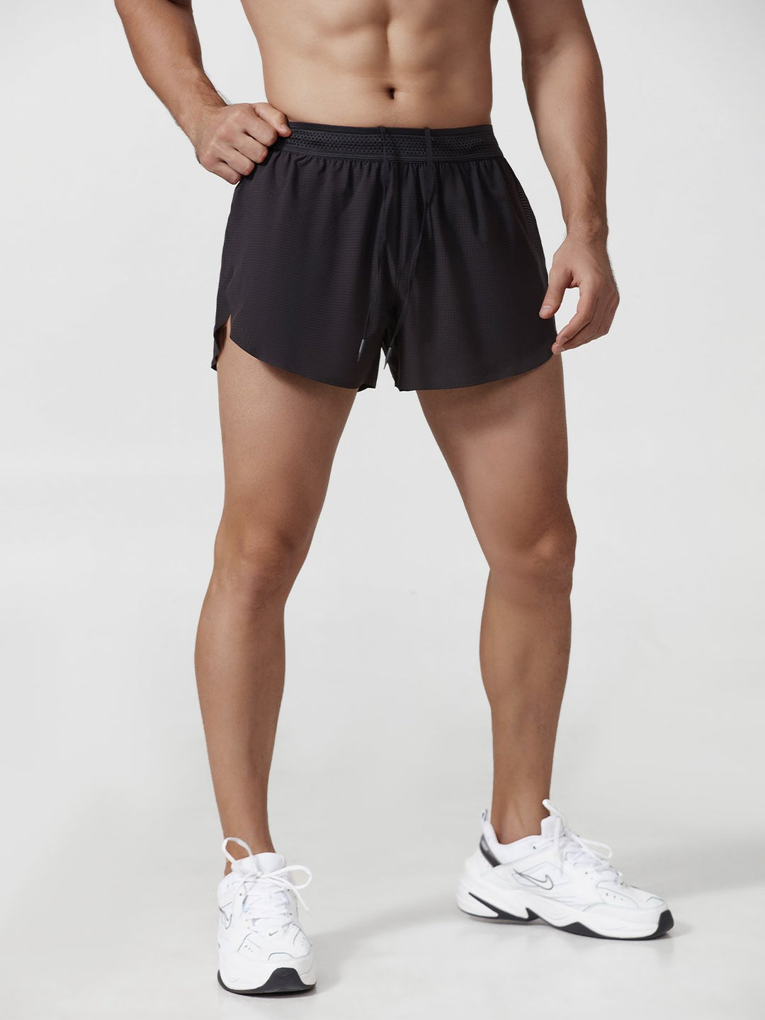 Ademende VelozFit heren korte sportbroek, perfect voor intensieve sporten en warm weer.