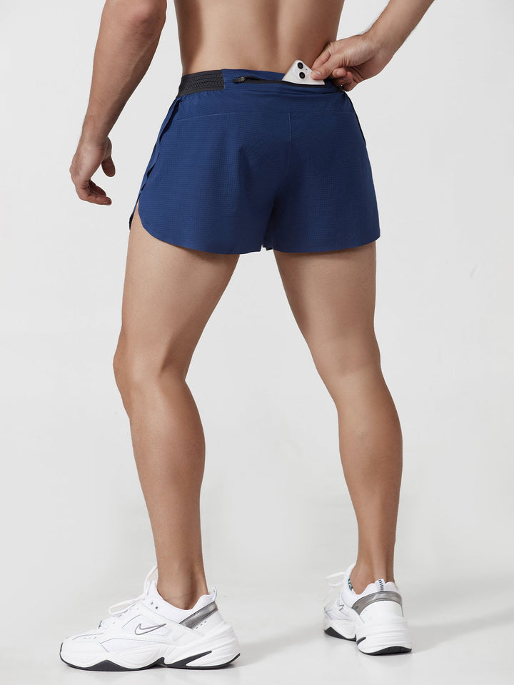 Lichtgewicht VelozFit heren hardloopshorts, sneldrogend en perfect voor actieve sporters.