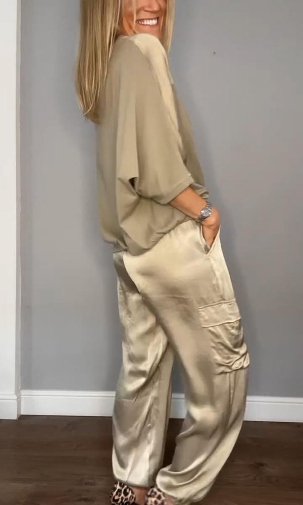 Stijlvolle en elegante tweedelige set voor dames. Comfortabel dames pak met halve mouwen, casual chic.
