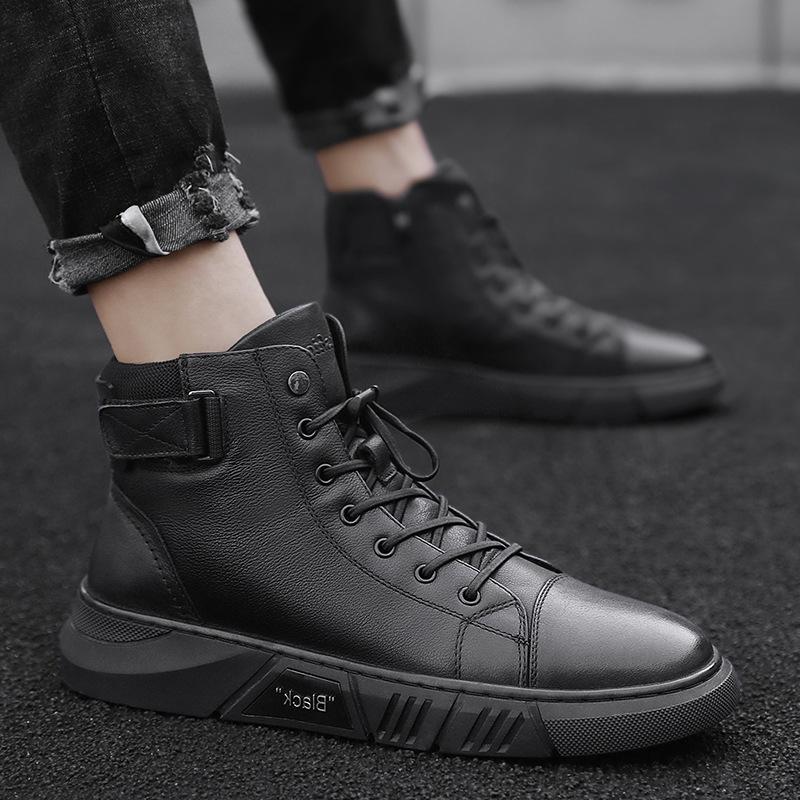 Comfortabele zwarte leren laarzen voor heren, handgemaakt met een stijlvolle afwerking en antislip zool.