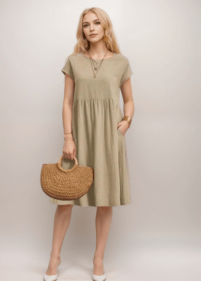 Comfortabele zomerjurk voor dames: A-lijn midi model met korte mouwen en functionele zakken voor een moeiteloze stijl.