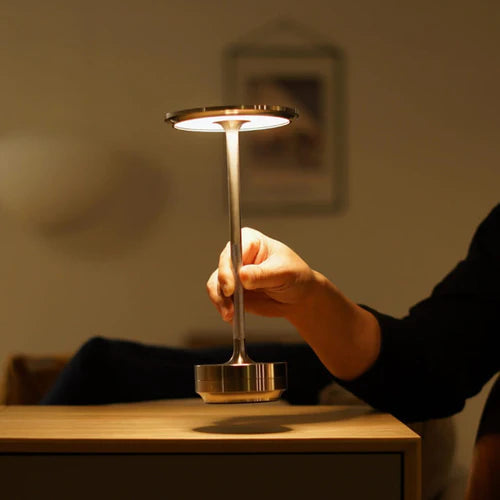 NordicaLight draadloze LED tafellamp, modern Scandinavisch design, oplaadbaar, binnen & buiten.