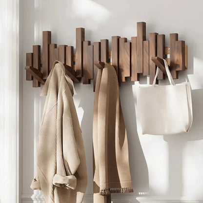Kapstok Piano van walnoot en beukenhout, stijlvolle houder voor jassen en accessoires in een elegant interieurontwerp.