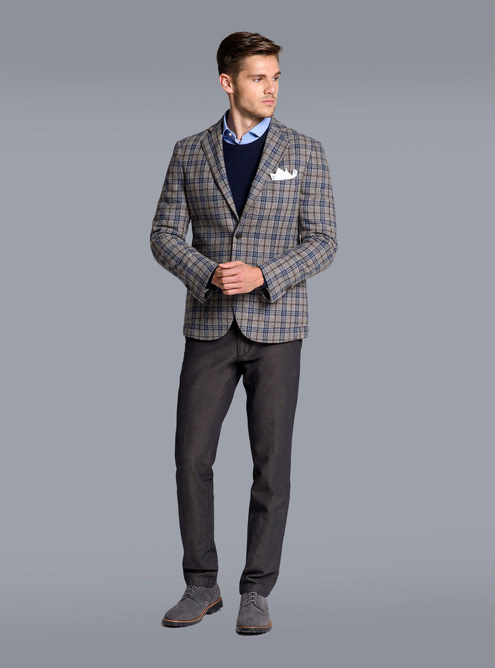 Casual marineblauwe heren trui, biedt ultiem comfort en tijdloze stijl voor elke gelegenheid.